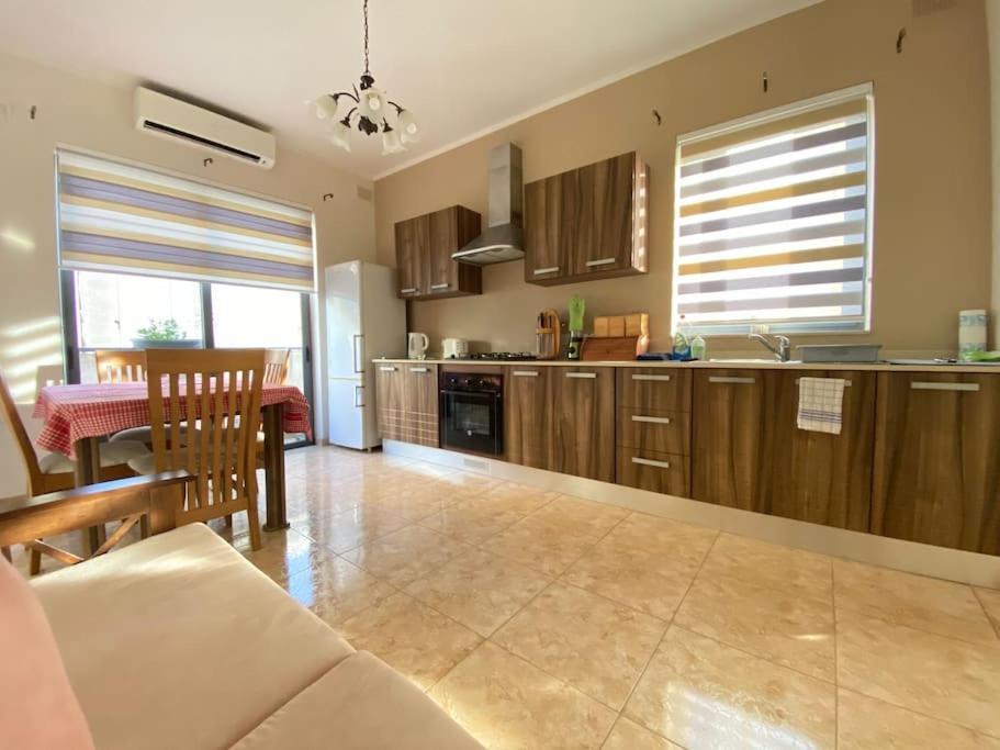 May Flower: Modern Flat Close To Airport/Bus Stops Tarxien Kültér fotó