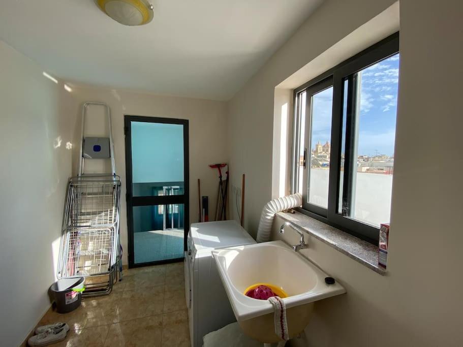 May Flower: Modern Flat Close To Airport/Bus Stops Tarxien Kültér fotó