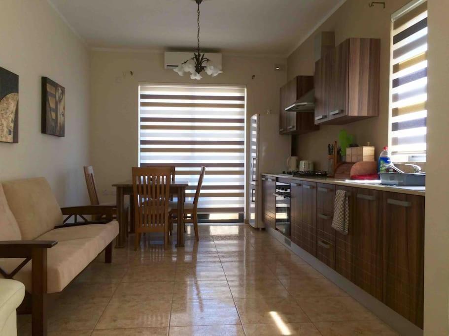 May Flower: Modern Flat Close To Airport/Bus Stops Tarxien Kültér fotó