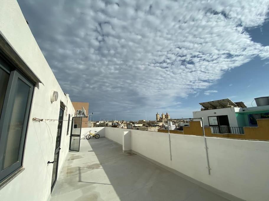 May Flower: Modern Flat Close To Airport/Bus Stops Tarxien Kültér fotó