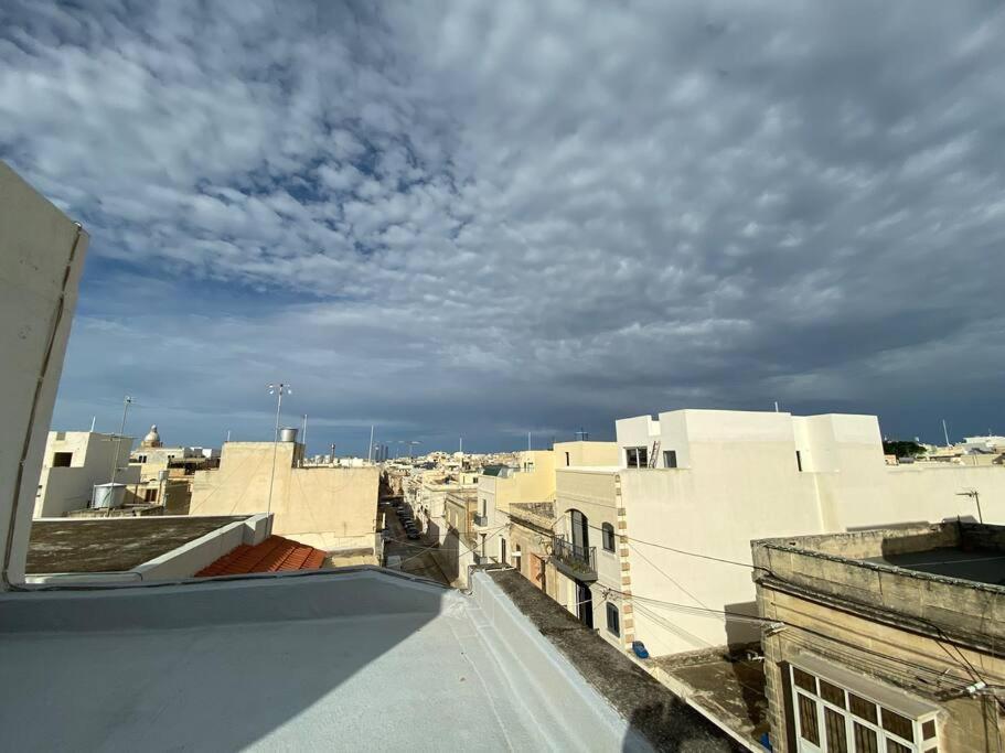 May Flower: Modern Flat Close To Airport/Bus Stops Tarxien Kültér fotó