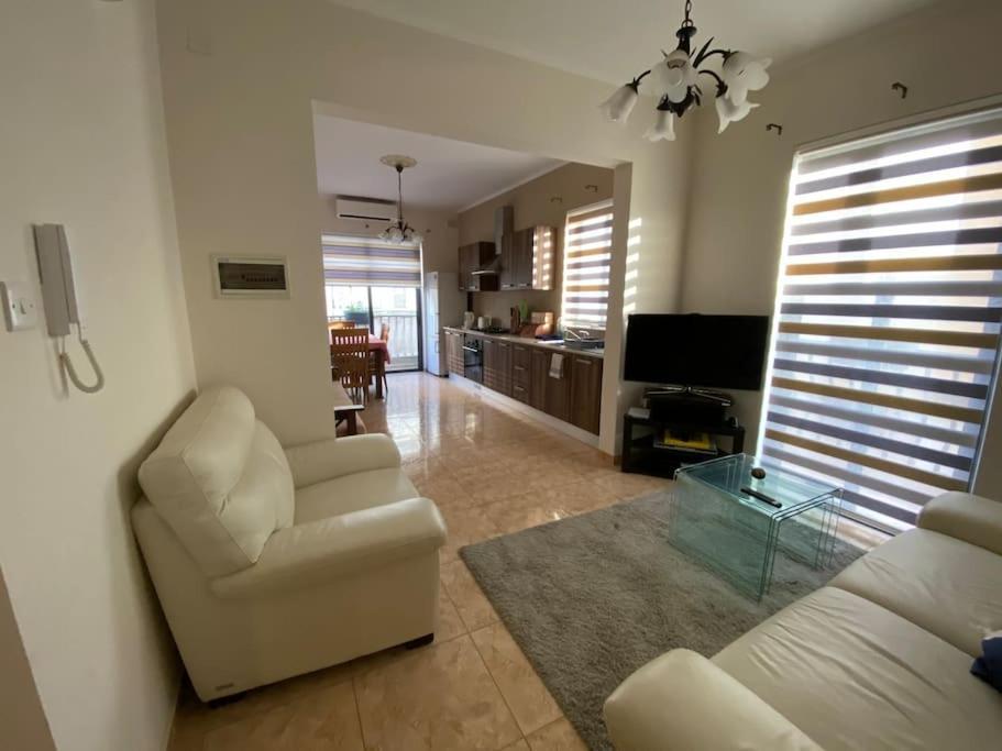 May Flower: Modern Flat Close To Airport/Bus Stops Tarxien Kültér fotó