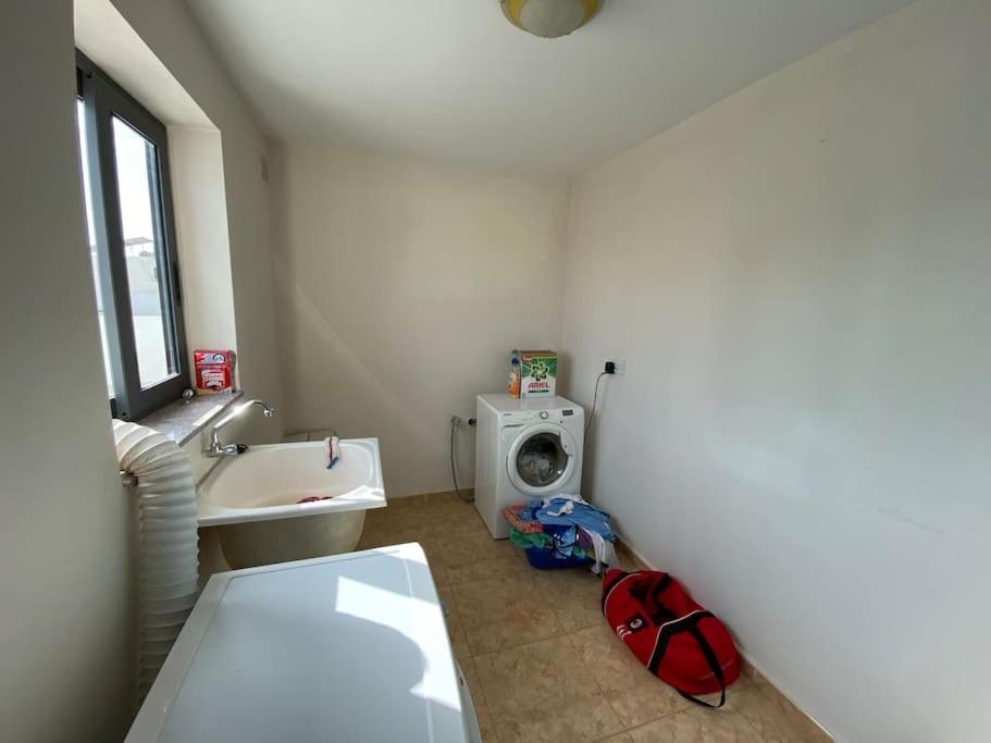 May Flower: Modern Flat Close To Airport/Bus Stops Tarxien Kültér fotó