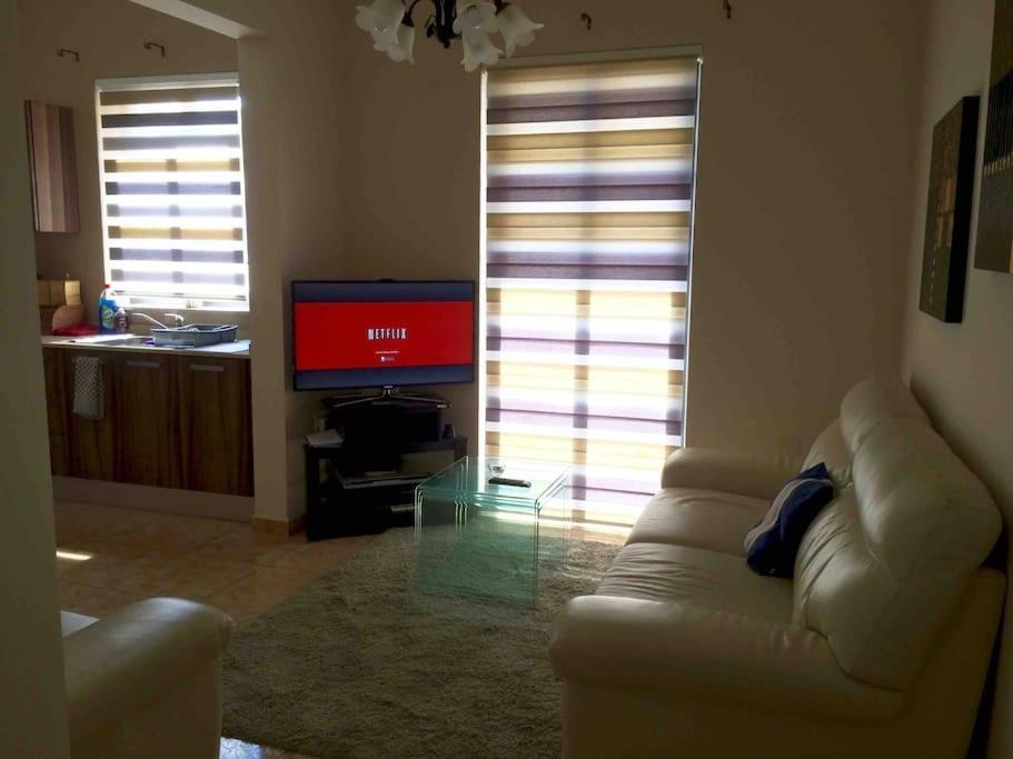 May Flower: Modern Flat Close To Airport/Bus Stops Tarxien Kültér fotó