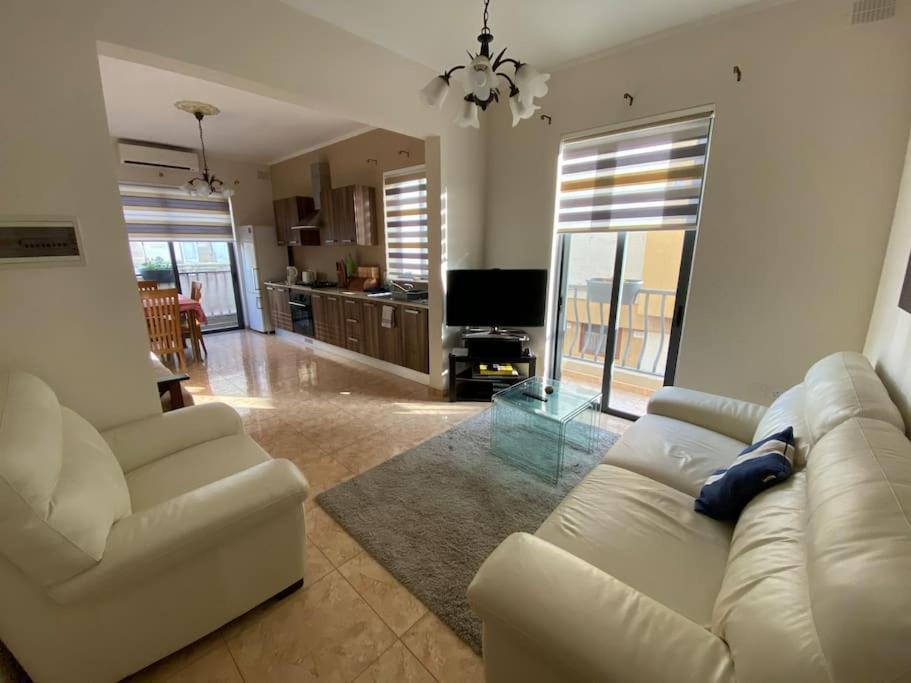 May Flower: Modern Flat Close To Airport/Bus Stops Tarxien Kültér fotó
