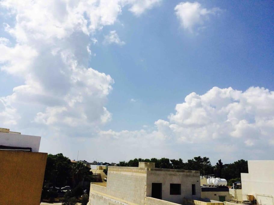 May Flower: Modern Flat Close To Airport/Bus Stops Tarxien Kültér fotó