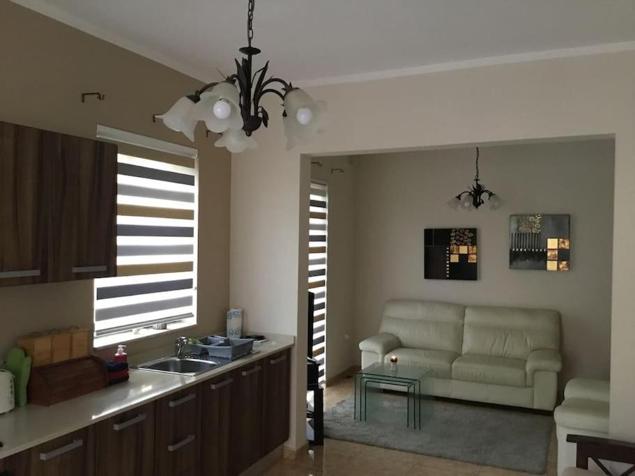 May Flower: Modern Flat Close To Airport/Bus Stops Tarxien Kültér fotó
